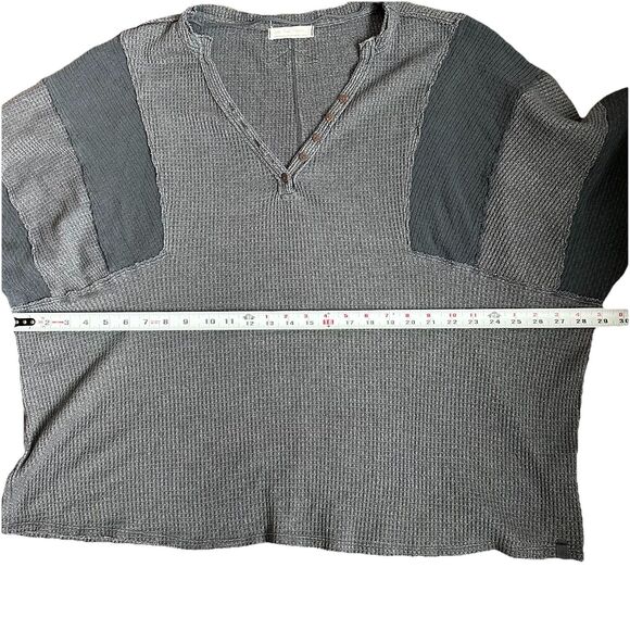Free People We the Free Callisto Oversized Henley Waffle Top Washed Black Sz M - Picture 9 of 14